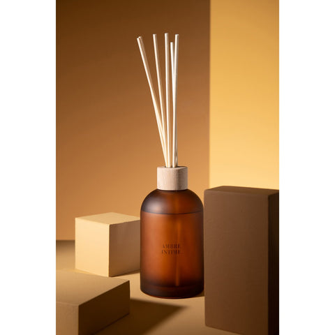 J-Line geurolie + stokjes - Essential Accords - Ambre Intime - oker