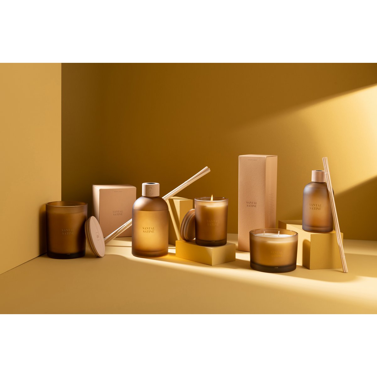 J-Line geurolie + stokjes - Essential Accords - Satin Sandalwood - geel