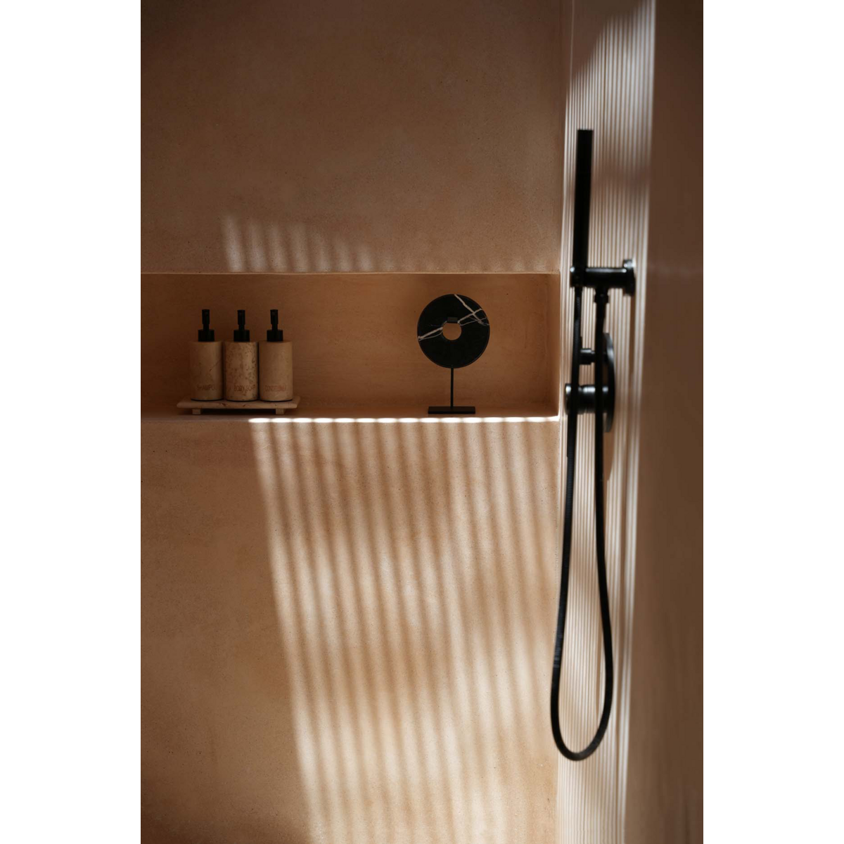 The Marble Disc on Stand - Zwart - M