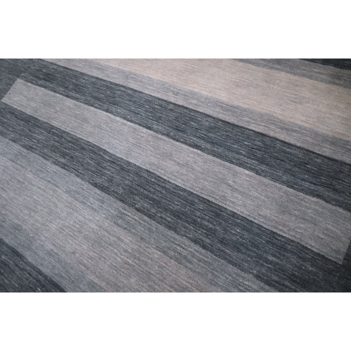 Modern vloerkleed - 233x162 cm - HANDGEMAAKT
