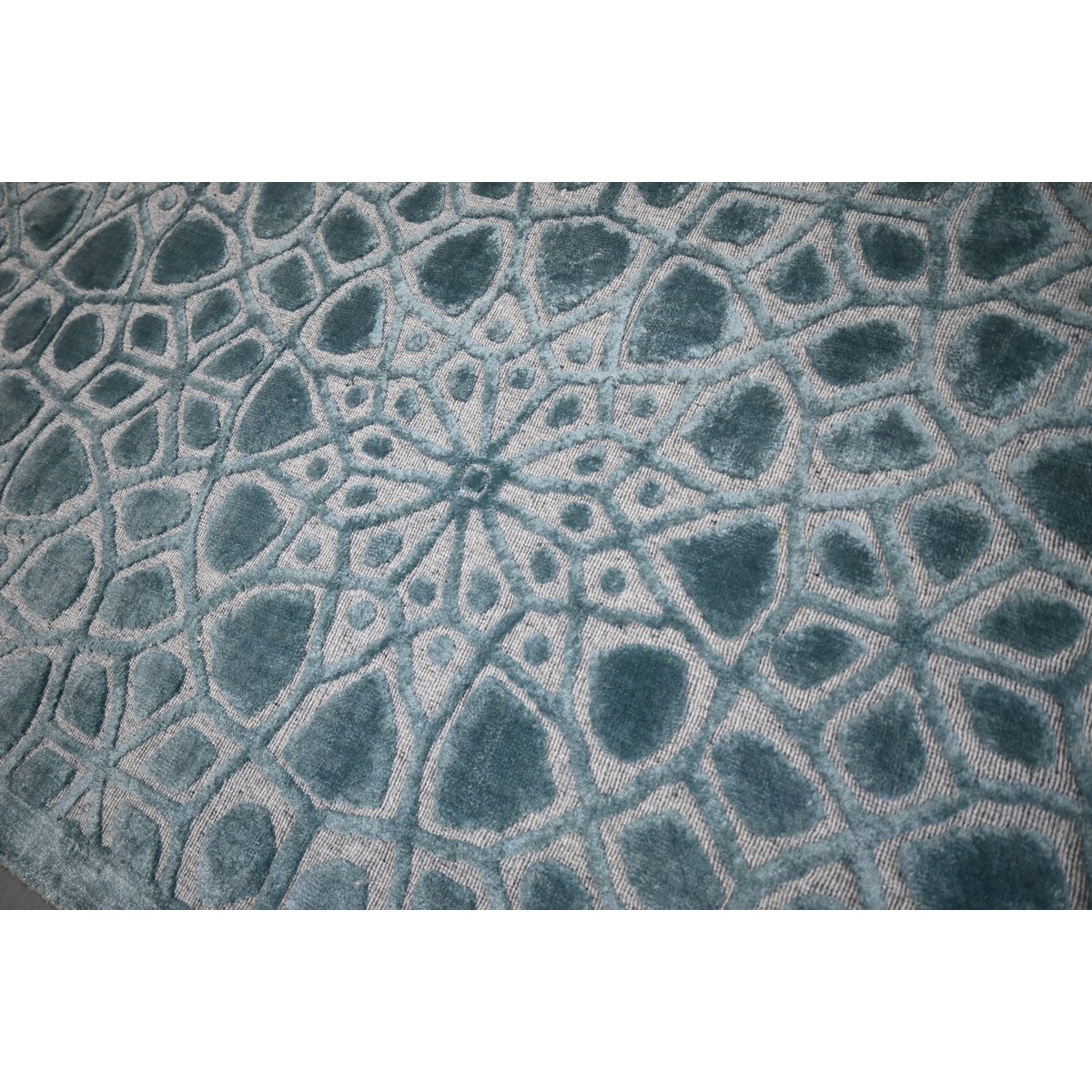 Modern vloerkleed - 240x153 cm - HANDGEMAAKT